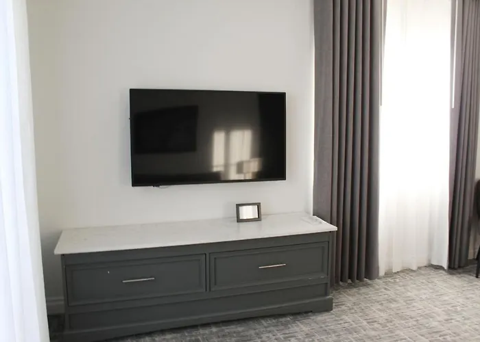 Vinland Hotel And Lounge