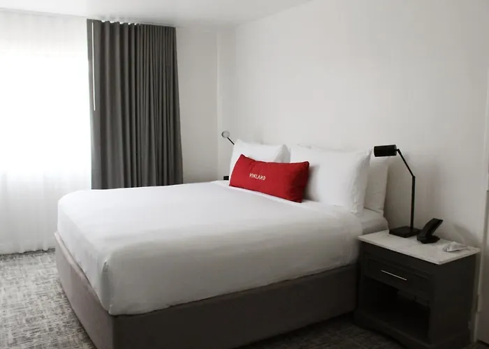 Vinland Hotel And Lounge